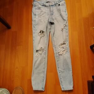 American Eagle Next Level Stretch Skinny Jeans Size 8 Reg. Light Wash Distressed